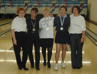 Veterans-2003-2004-Dames1-Finalistes-01S.jpg (27964 octets)
